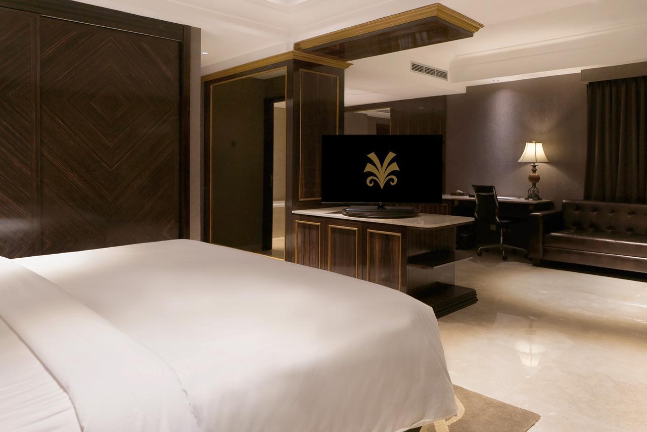 Myko Hotel & Convention Center Makassar Extérieur photo